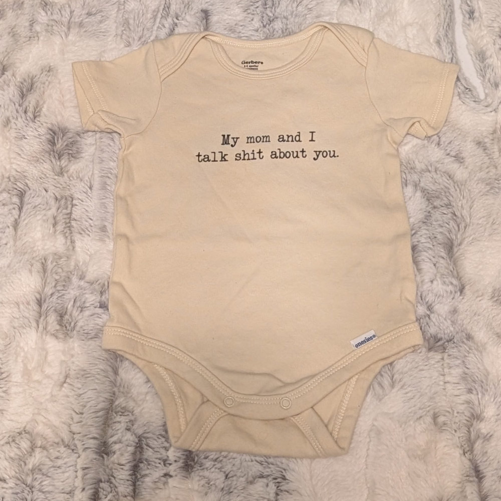 Gerber Cream Short Sleeve Bodysuit Onesie 6-9 Month Baby